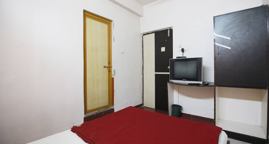 Hotel Royal Night, Ahmedabad 4